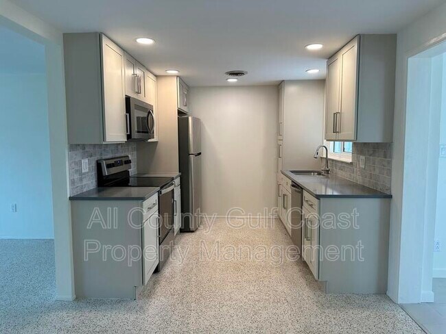 Building Photo - 344 Parkdale Dr