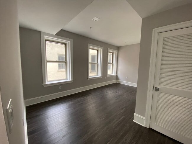 Interior Photo - 306 W Franklin