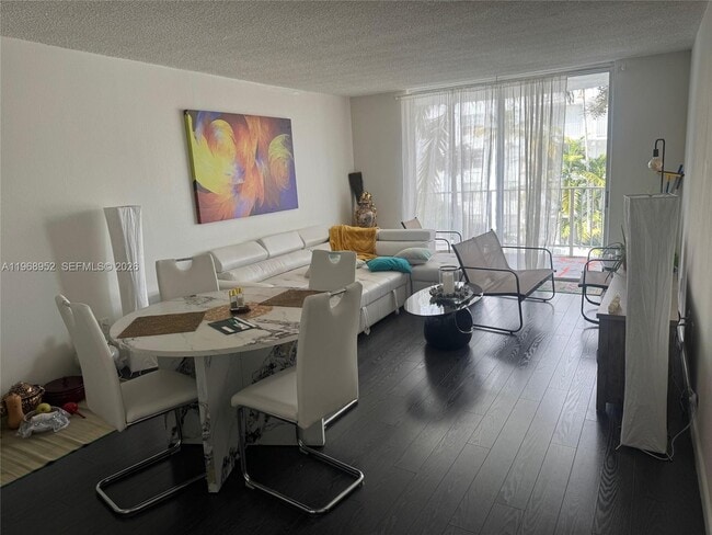 Foto del edificio - 492 NW 165th St