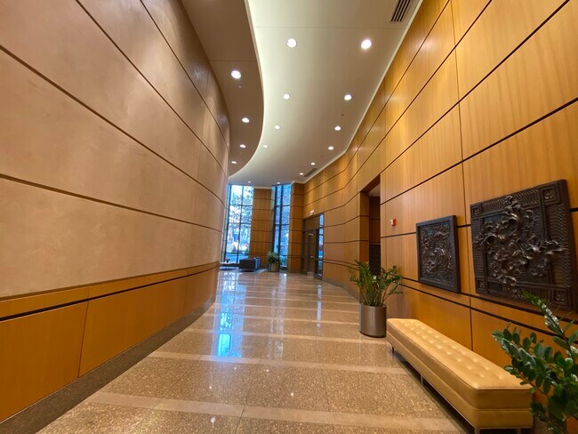 Building Hallway - 400 N La Salle Dr