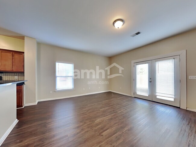 Foto del edificio - 400 Stoney Field Dr