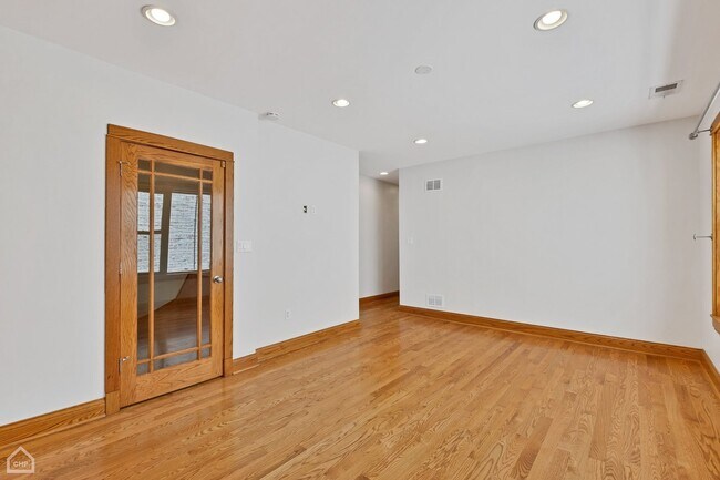 Foto del edificio - 4544 N Western Ave