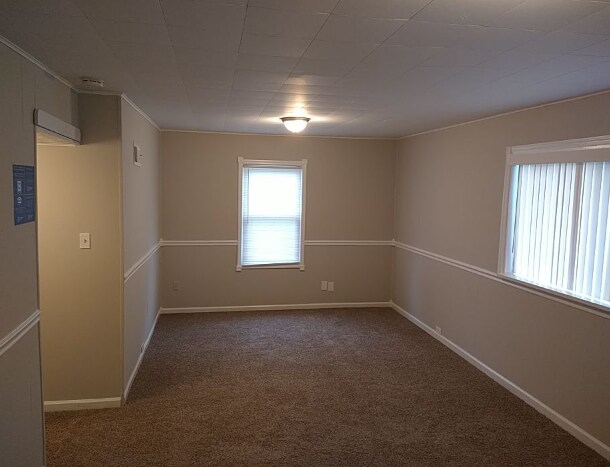 Foto del edificio - NOW AVAILABLE! - 350 W Lagrange Road, Hano...