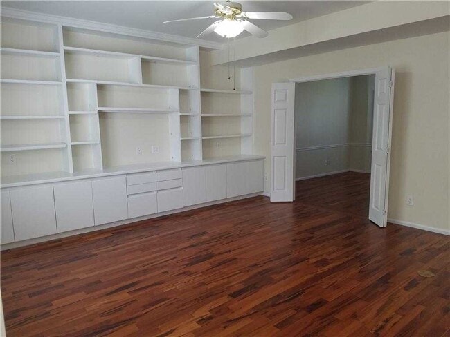Building Photo - 6000 Carlow Ct SE