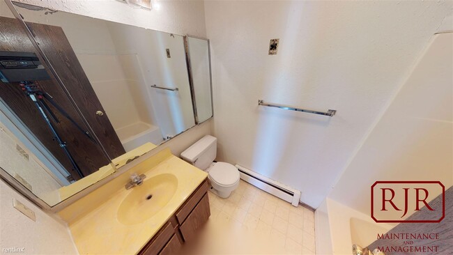 Building Photo - 103 E Bismarck Expy