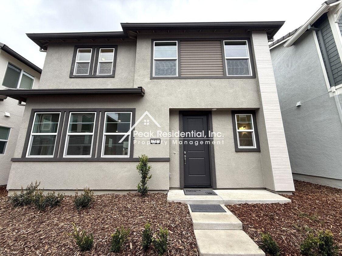 Foto principal - Brand New Lincoln 3bd/2.5ba Home!