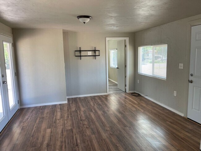 Foto del edificio - 2 Bedroom In Bridgeport on .36 of an acre-...