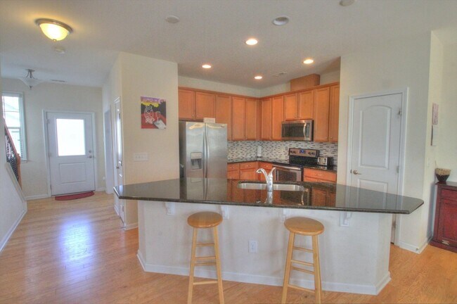 Foto del edificio - Beautiful 3 Bedroom/ 2.5 Bath Townhome in ...