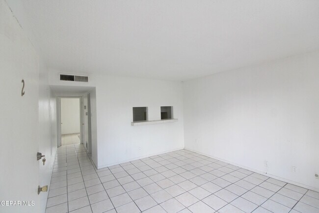 Foto del edificio - 5200 Carousel Dr