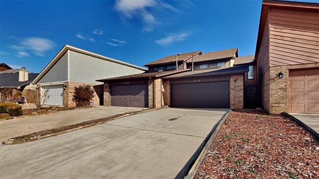 Foto del edificio - 4723 Hemlock Ln
