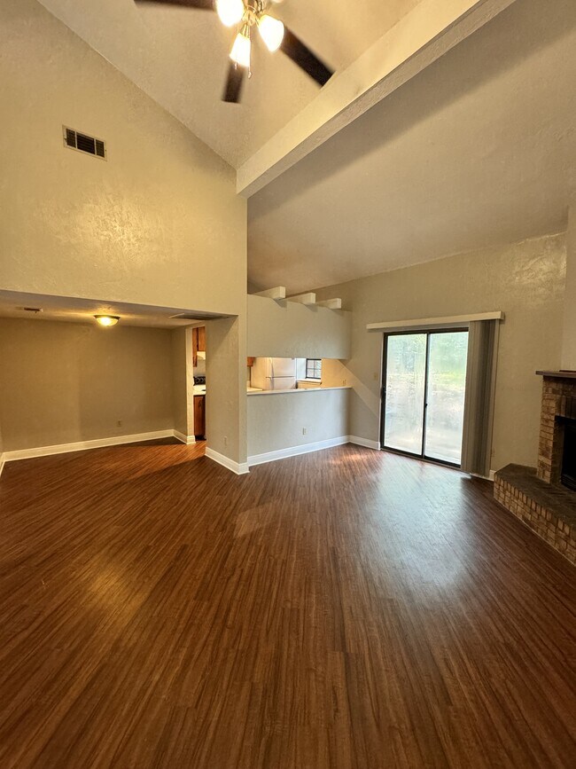 Foto del edificio - 1219 Stone Greene St