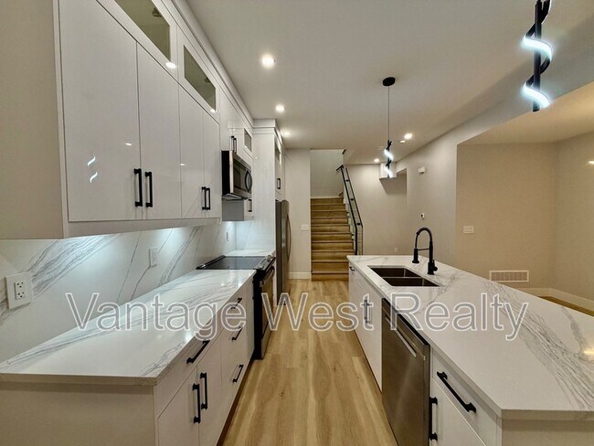 Photo du bâtiment - 1669 Highland Dr N