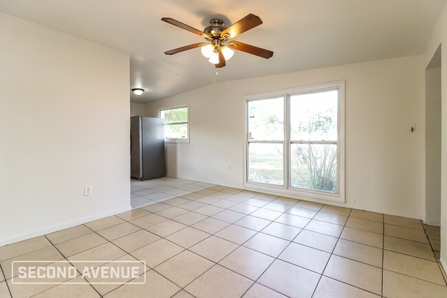 Foto del edificio - 9295 Starkey Rd