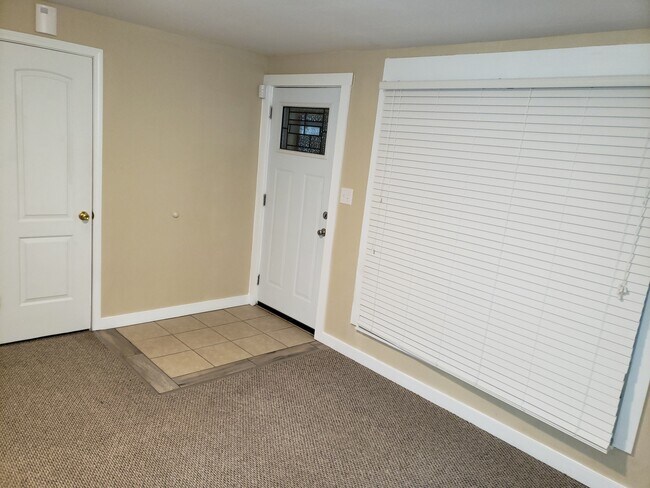 Foto del edificio - 1703 Wright Blvd