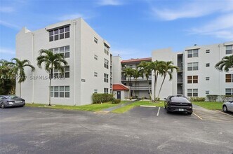 Building Photo - 9421 Evergreen Pl