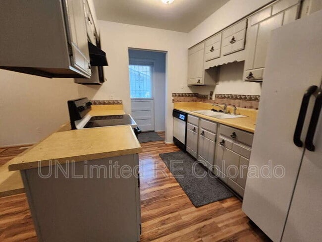 Foto del edificio - 8473 W Center Ave
