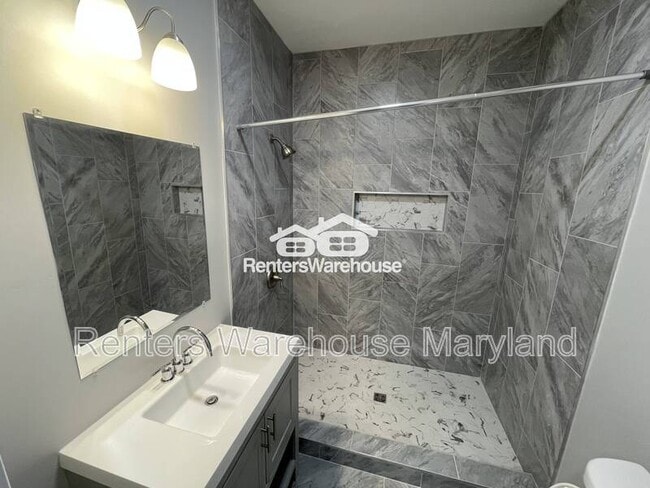 Foto del edificio - 921 N Patterson Park Ave