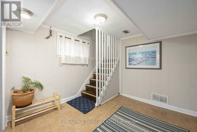 Building Photo - 3 Barwell Crescent