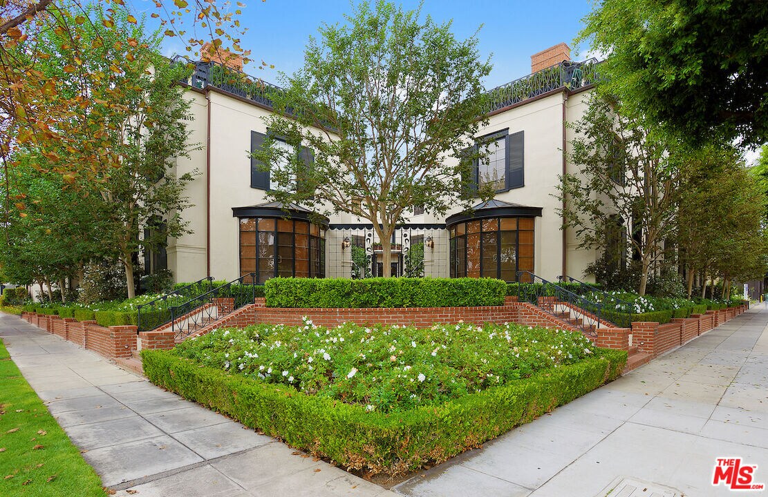 153 S Rodeo Dr, Beverly Hills, CA 90212 Townhome Rentals in Beverly