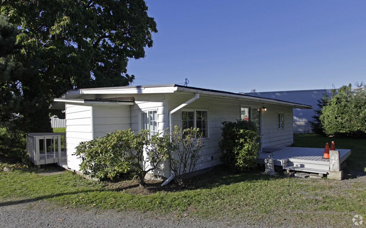 Building Photo - 10925 Evergreen Way