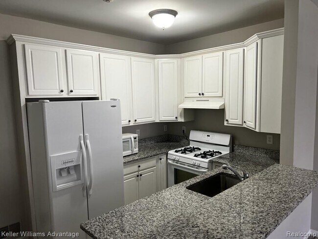 Building Photo - 41280 Maplewood Drive