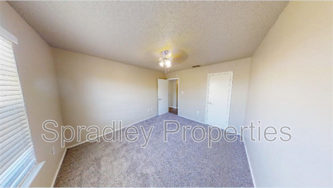 Foto del edificio - 200 Bosque Rd