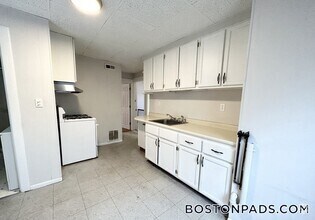 Building Photo - 103 Buttonwood St