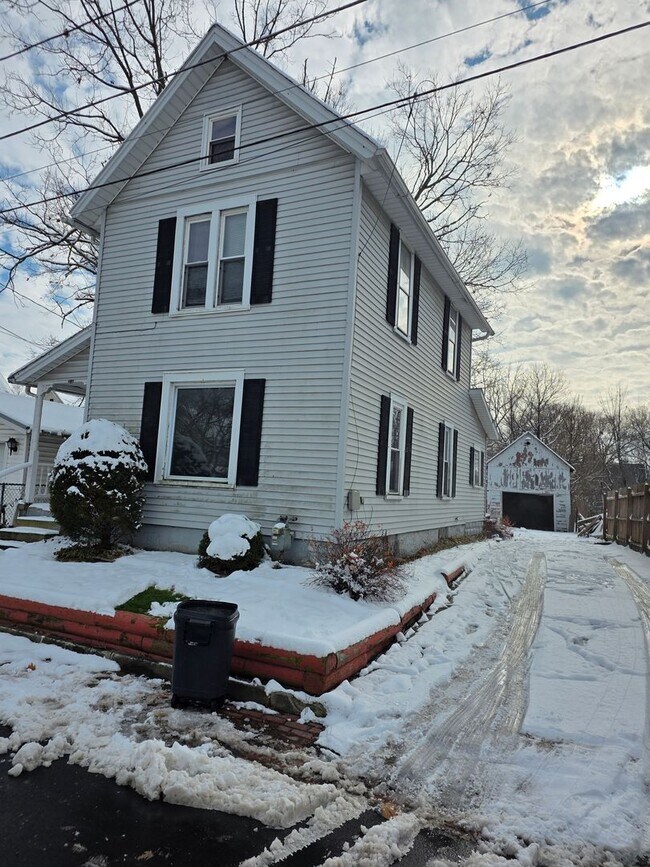 Foto del edificio - 2 bedroom 1 bath single family home