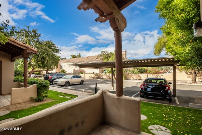 Building Photo - 1446 E Grovers Ave