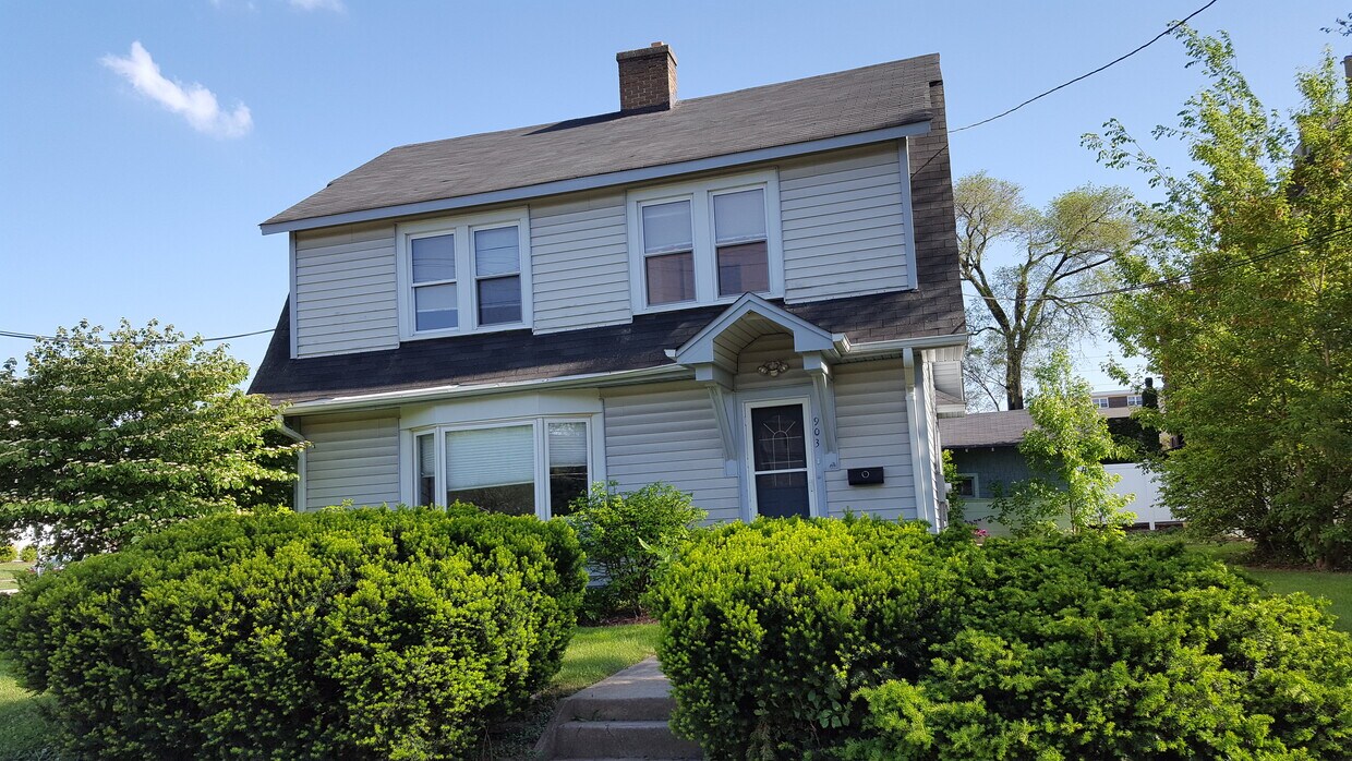 903 Rogers St, Downers Grove, IL 60515 House Rental in Downers Grove