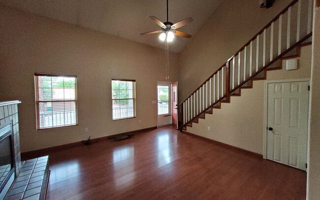 Building Photo - Beautiful Three-Bedroom Home