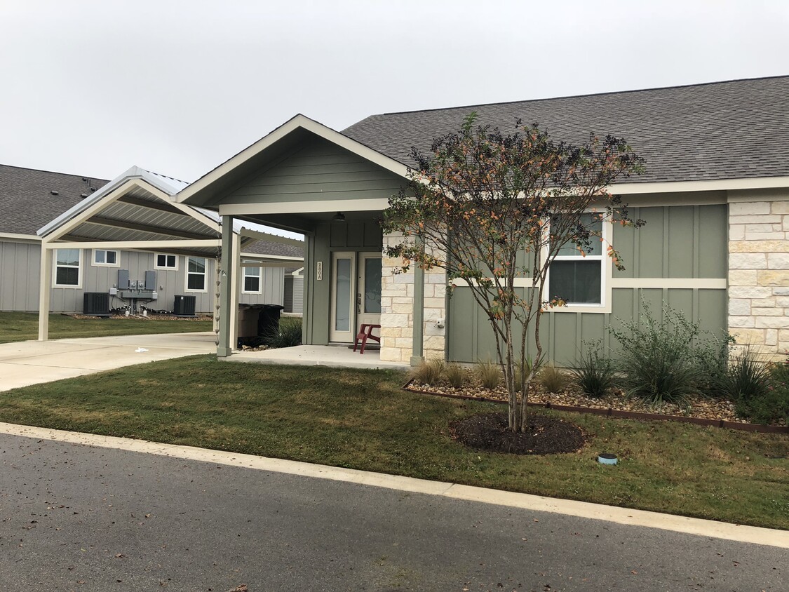 Exterior 2 car covered carport plus 2 spaces - 280A Rose Dr