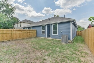 Building Photo - 7524 E Maxroy St