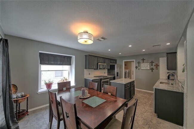 Building Photo - 1509 Big Bend Dr