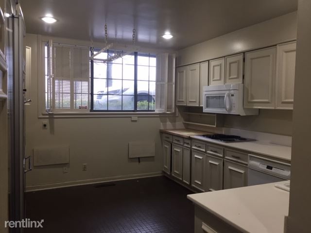 Building Photo - 4 br, 5.5 bath House - 520 East 45th Street