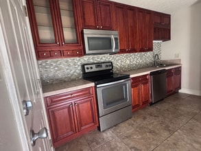 Building Photo - 310 Ella St