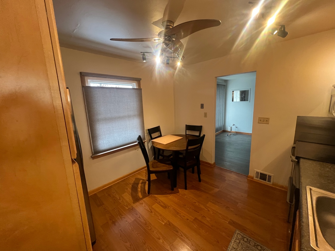 Foto del edificio - 9419 Behrwald Ave