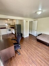 Building Photo - 952 Strouse Ave