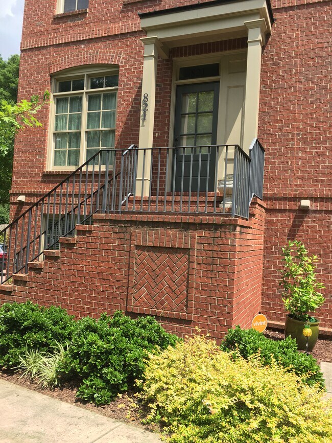 Building Photo - 821 Virginia Park Cir NE