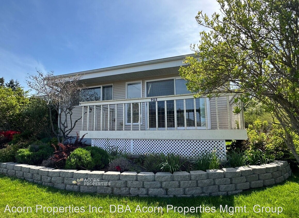 2 br, 1 bath House 902 NE Lindsay St House Rental in Coupeville, WA