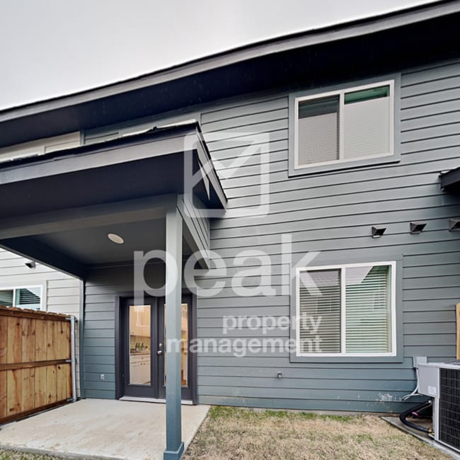 Building Photo - $1599! 3 Bed/2.5 Bath located in Forest Hi...