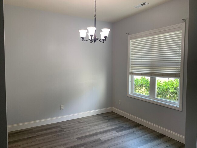 Foto del edificio - Five Bedroom Home in Falcon Bridge