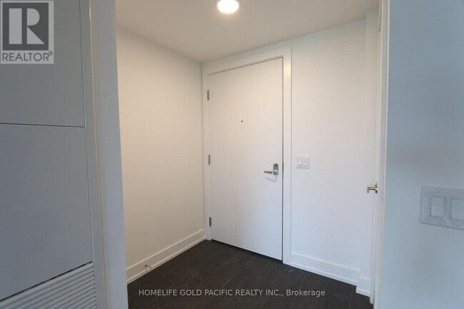 Building Photo - 8-818 Cedarland Dr