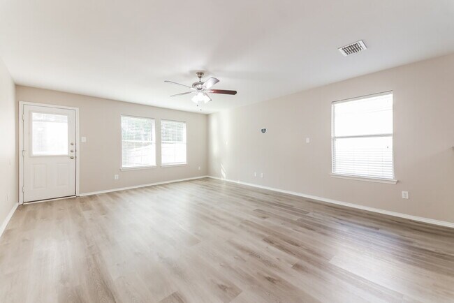 Building Photo - 1633 Elm St
