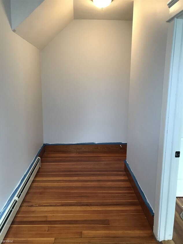 3 br, 1 bath Duplex 57 Crawford St Townhome Rentals in Lowell MA