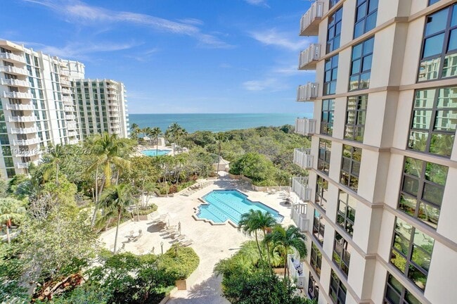 Building Photo - 1121 Crandon Blvd