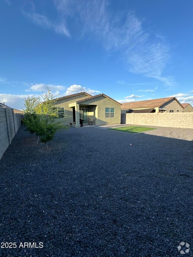 Building Photo - 4625 Stonecrop Dr