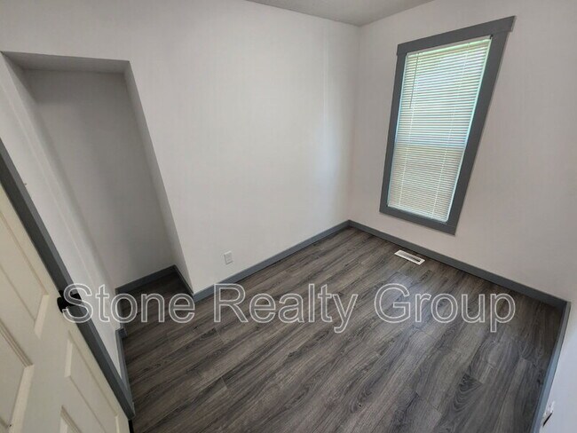 Foto del edificio - 1265 E High St