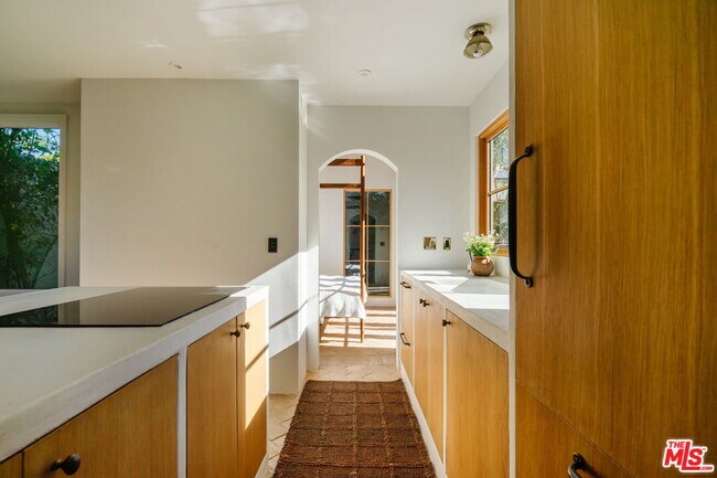 Foto del edificio - 2640 Clyde Ave