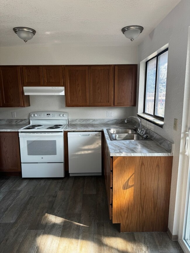 Building Photo - 1201 Landon Ave